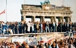 the_fall_of_the_berlin_wall_1989[1].jpg